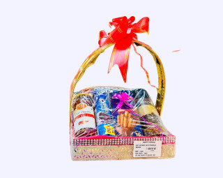 Gift Hamper with Premium Snacks (Medium)